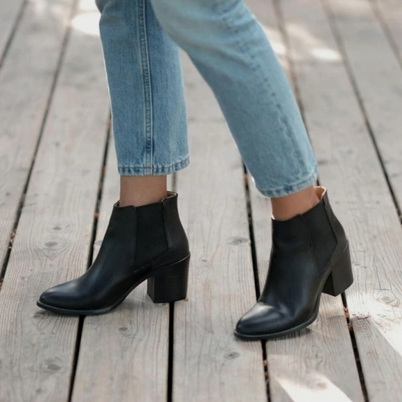 Nisolo Heeled Chelsea Boots NEW Size 8.5 Black Leather Ankle Bootie - Picture 1 of 12